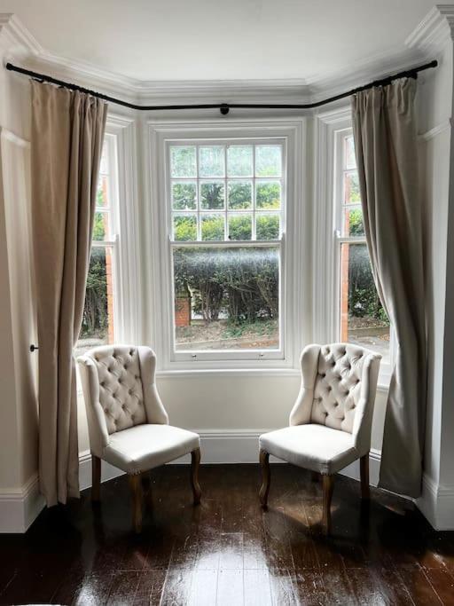 Freshly Renovated 2 Bedroom Apartment 10 Mins From Cotswolds Child Friendly Great Location With Plenty Of Nearby Free Parking Freestanding Bath And Outdoor Private Terrace Area Evesham Extérieur photo